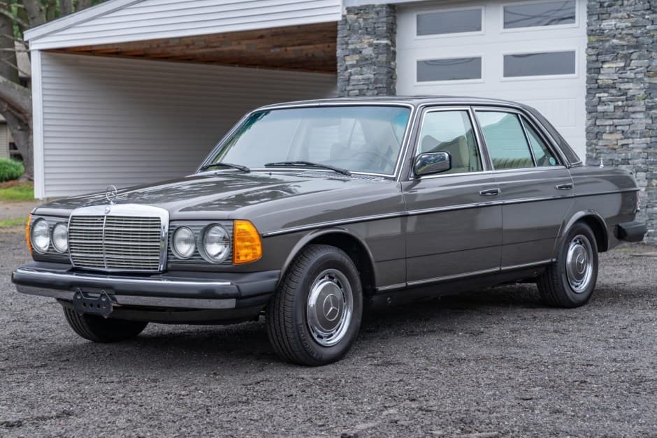 1978 Mercedes-Benz W123 sold for $21,250
