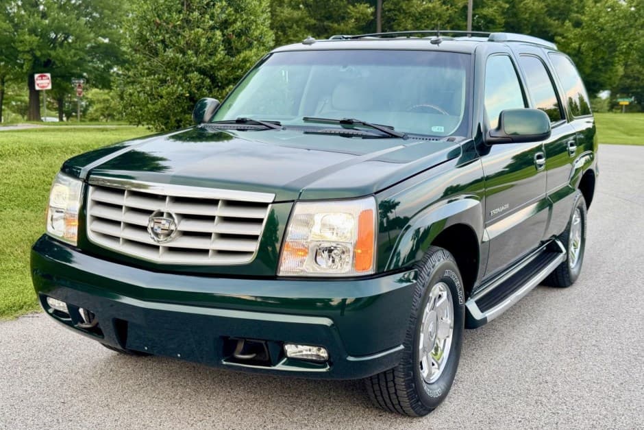 2003 Cadillac Escalade & EXT GMT800 (2002-2006) sold for $10,800