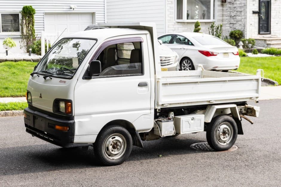 1994 Mitsubishi Minicab sold for $6,850