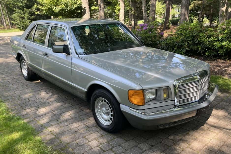 1984 Mercedes-Benz W126 S-Class sold for $15,000
