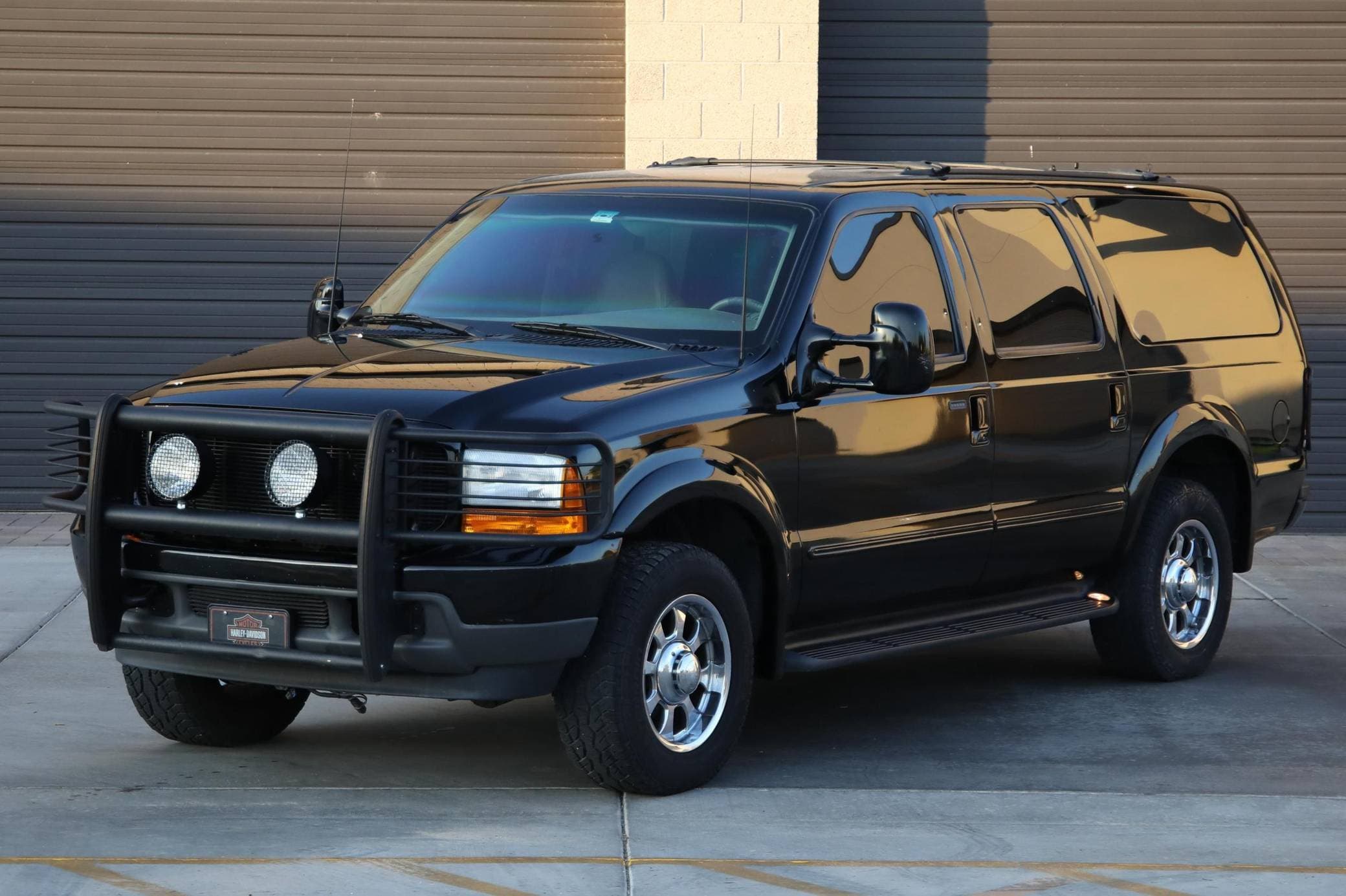 2001 Ford Excursion sold for $74,200