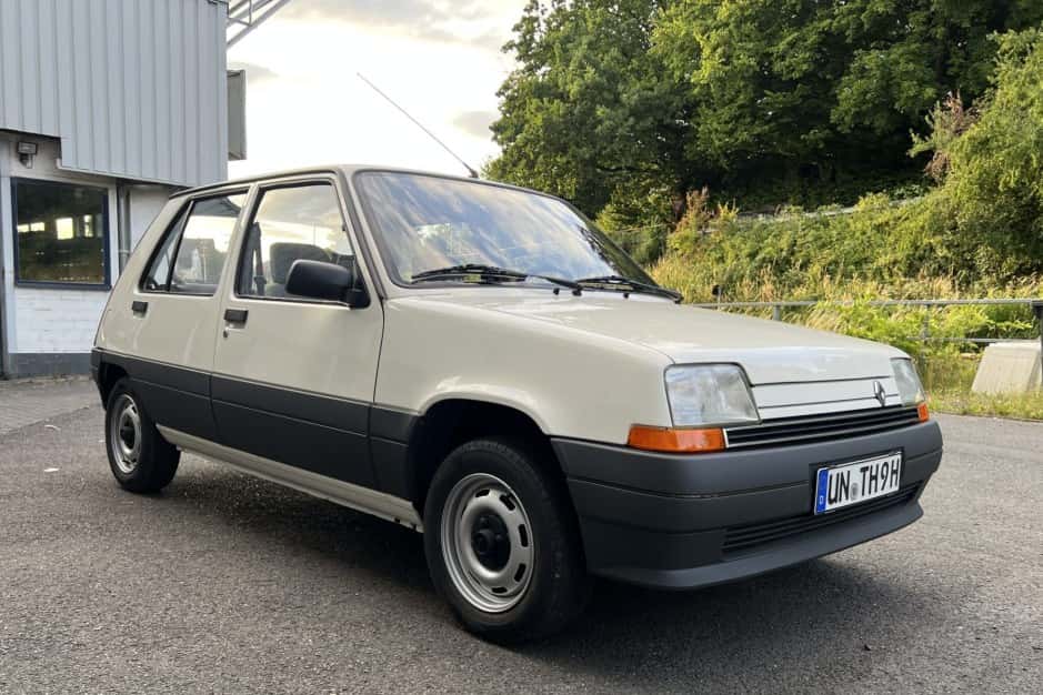 1988 Renault sold for €3,900
