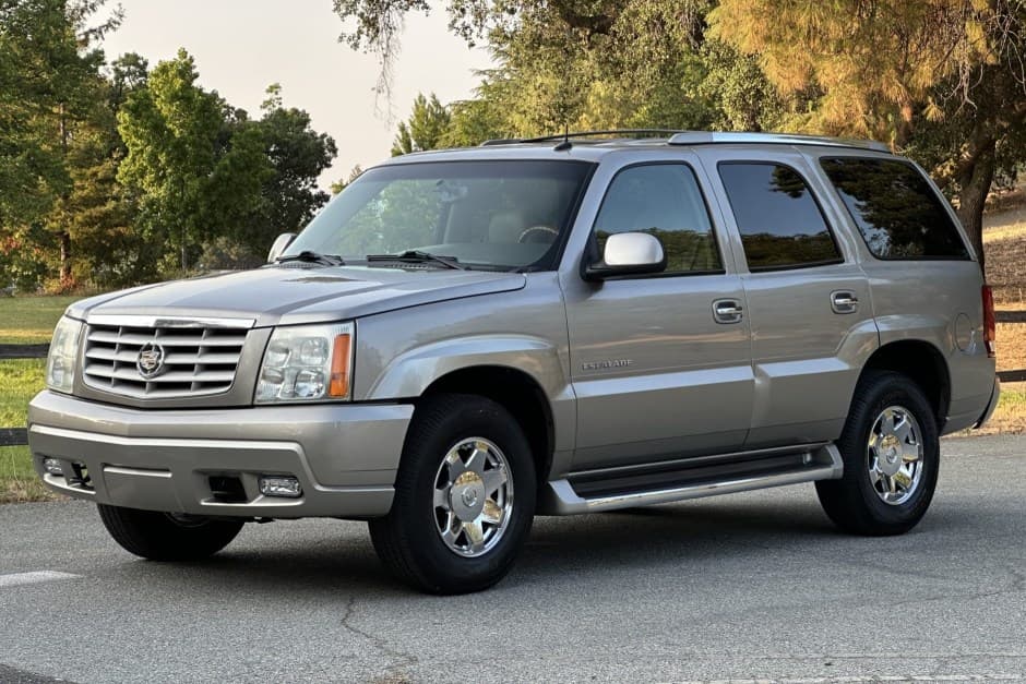 2003 Cadillac Escalade & EXT GMT800 (2002-2006) sold for $15,500