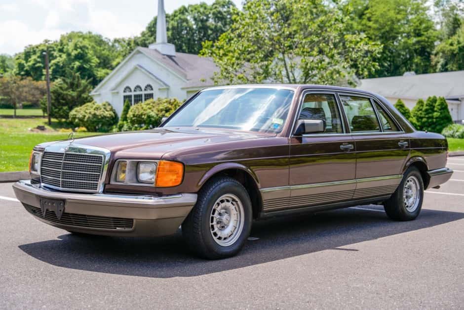 1985 Mercedes-Benz W126 S-Class sold for $13,000