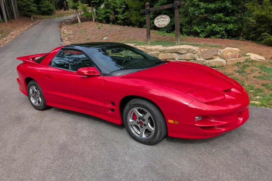 2000 Pontiac Firebird (1993-2002) sold for $19,000