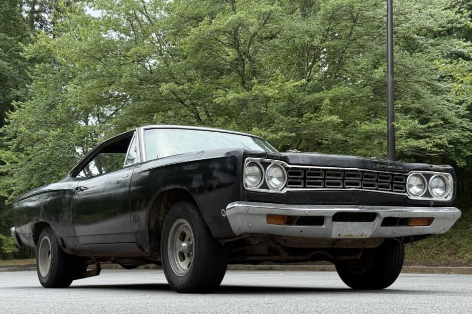 1968 Plymouth Road Runner sold for $15,500
