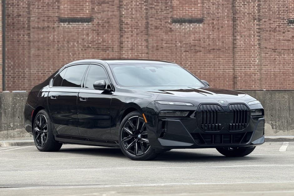 2023 BMW G70 7-Series sold for $77,000