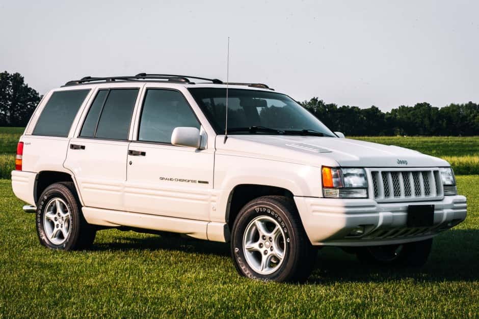 1998 Jeep ZJ Grand Cherokee sold for $10,901