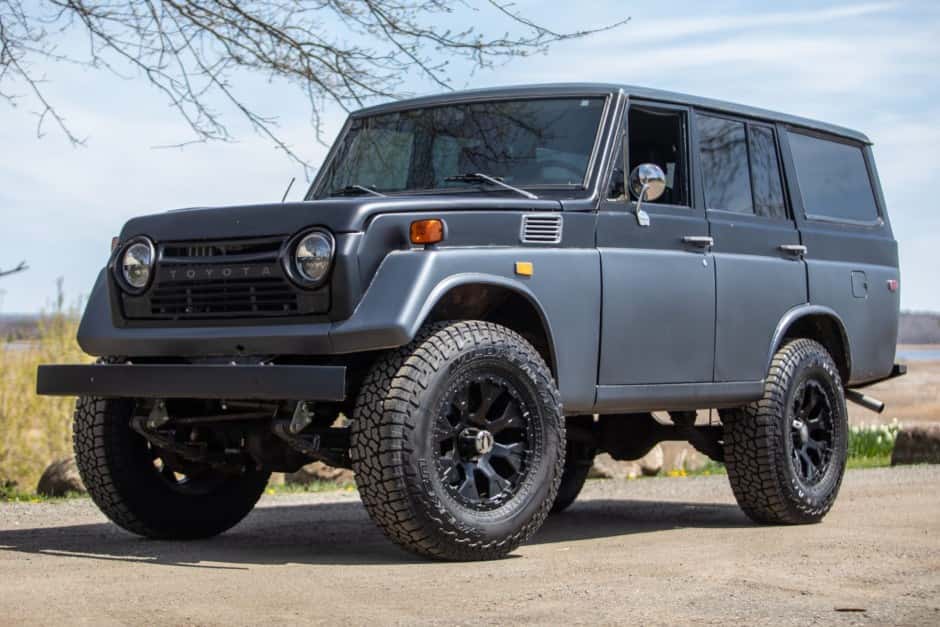 1972 Toyota Land Cruiser FJ55 sold for $14,250