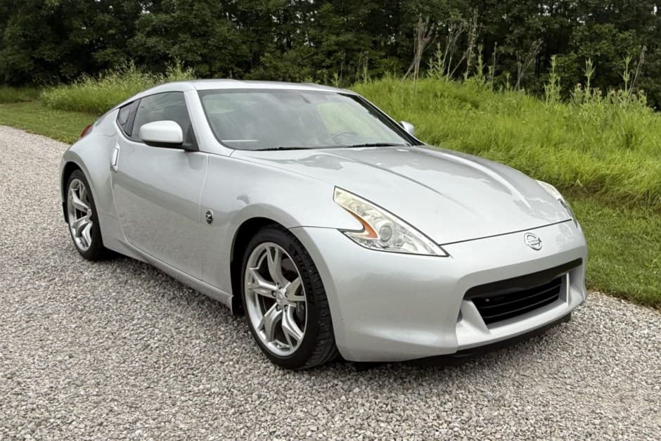 2009 Nissan 370Z sold for $13,600