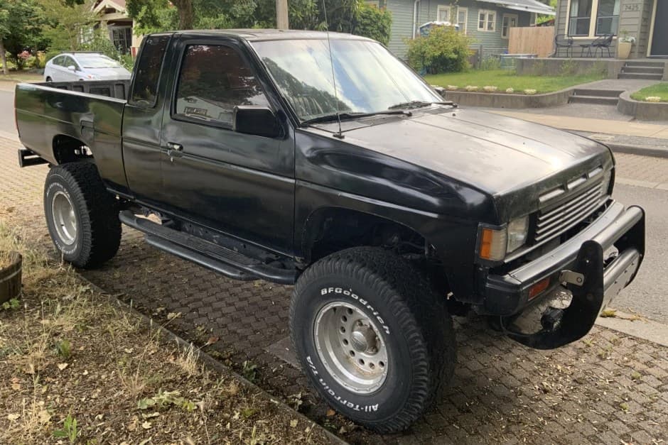 1987 Nissan Pickup sold for $2,100
