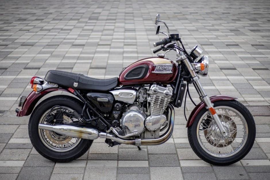 1995 Triumph Thunderbird 900 sold for $1,600