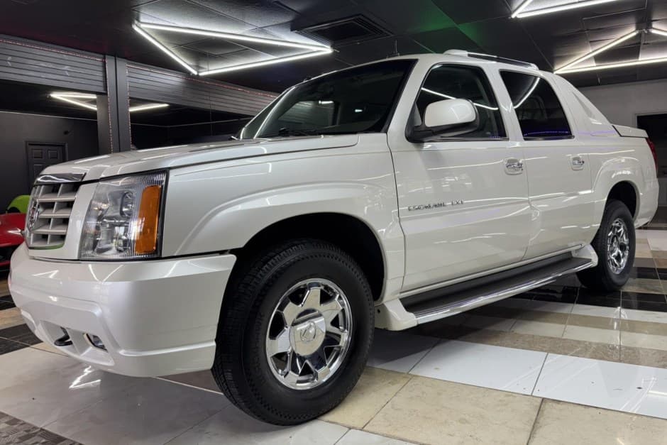 2003 Cadillac Escalade & EXT GMT800 (2002-2006) sold for $24,000
