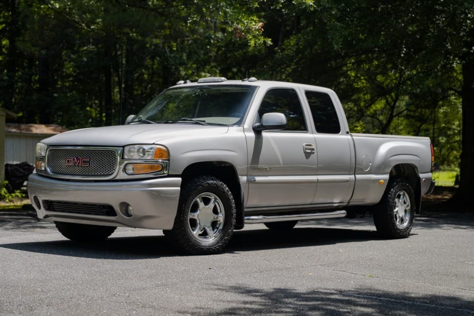 2004 GMC Sierra (GMT800 1999-2007) sold for $17,000