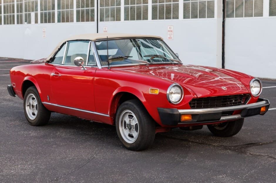 1978 Fiat 124 Spider (1966-1985) sold for $8,500