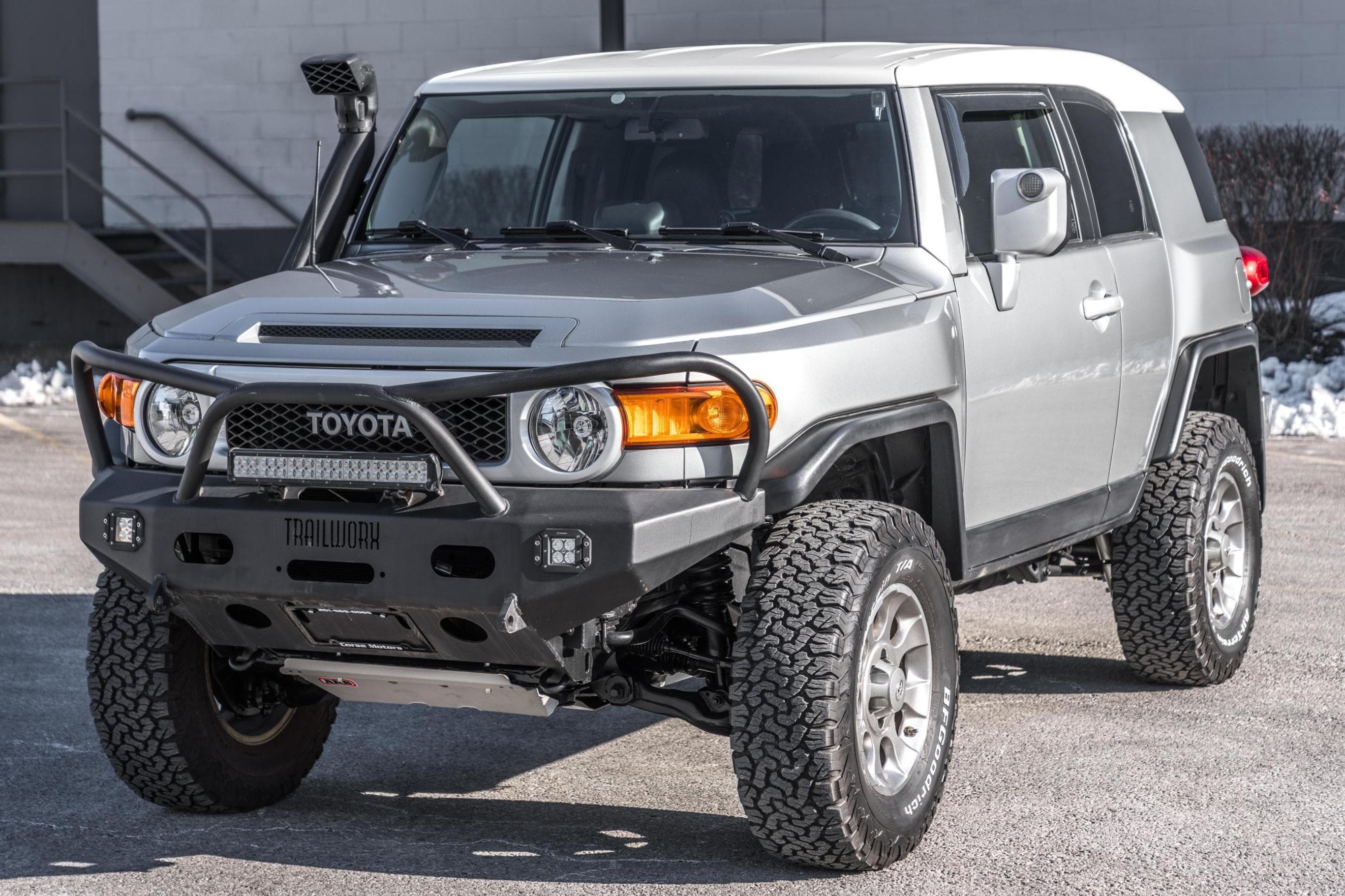 2011 Toyota FJ Cruiser sold for $17,500