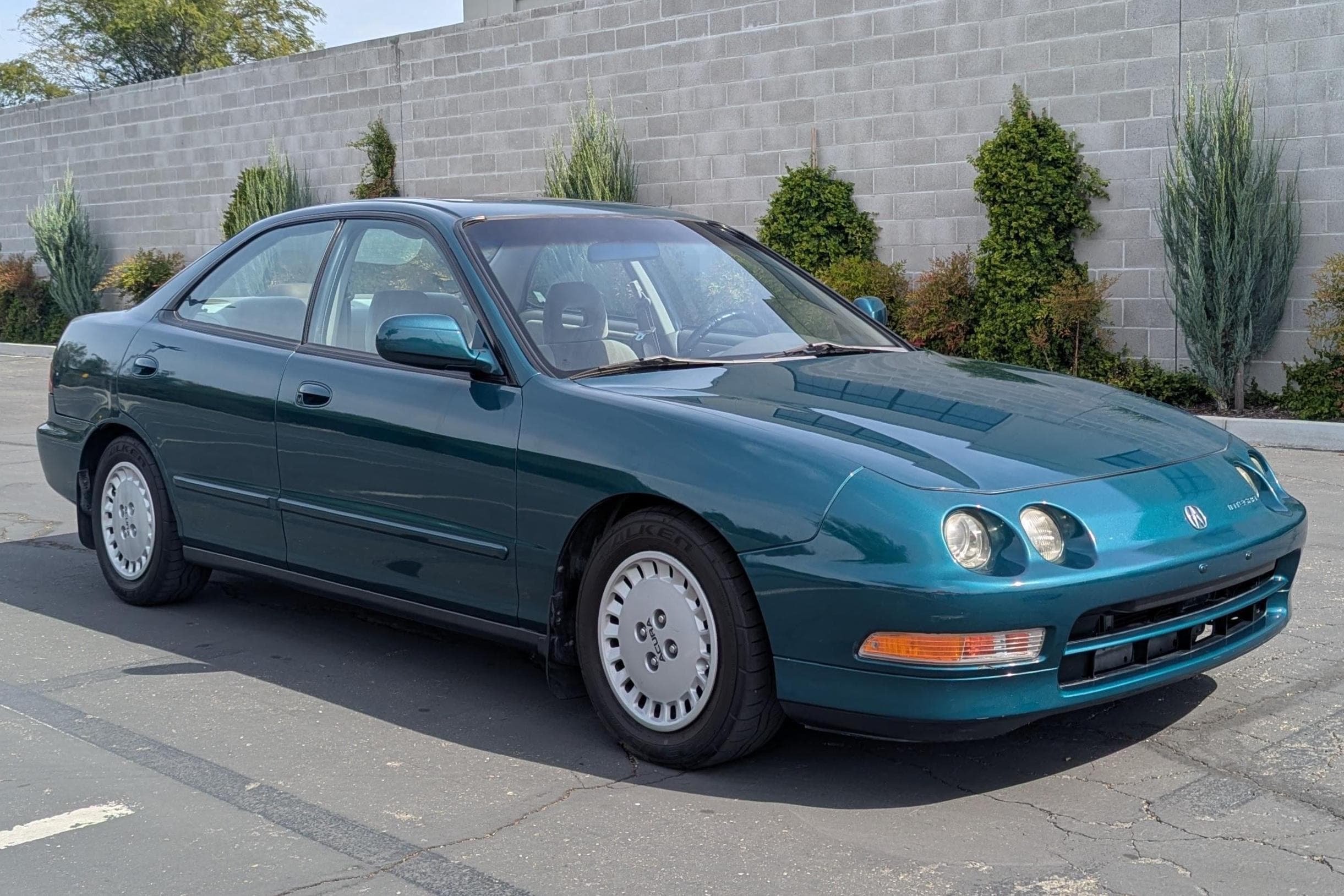 1996 Acura Integra sold for $5,350