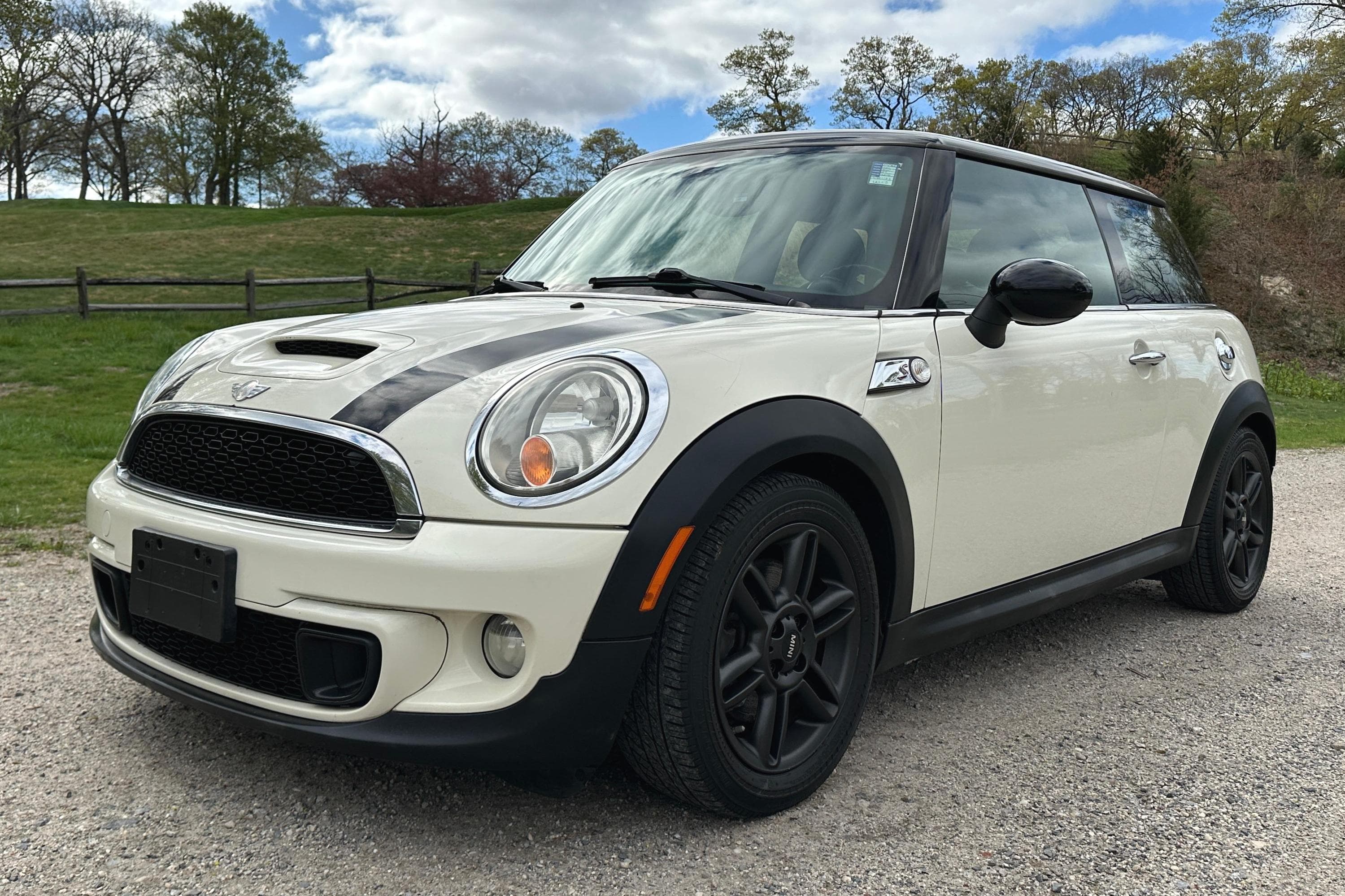 2011 MINI Cooper sold for $5,400