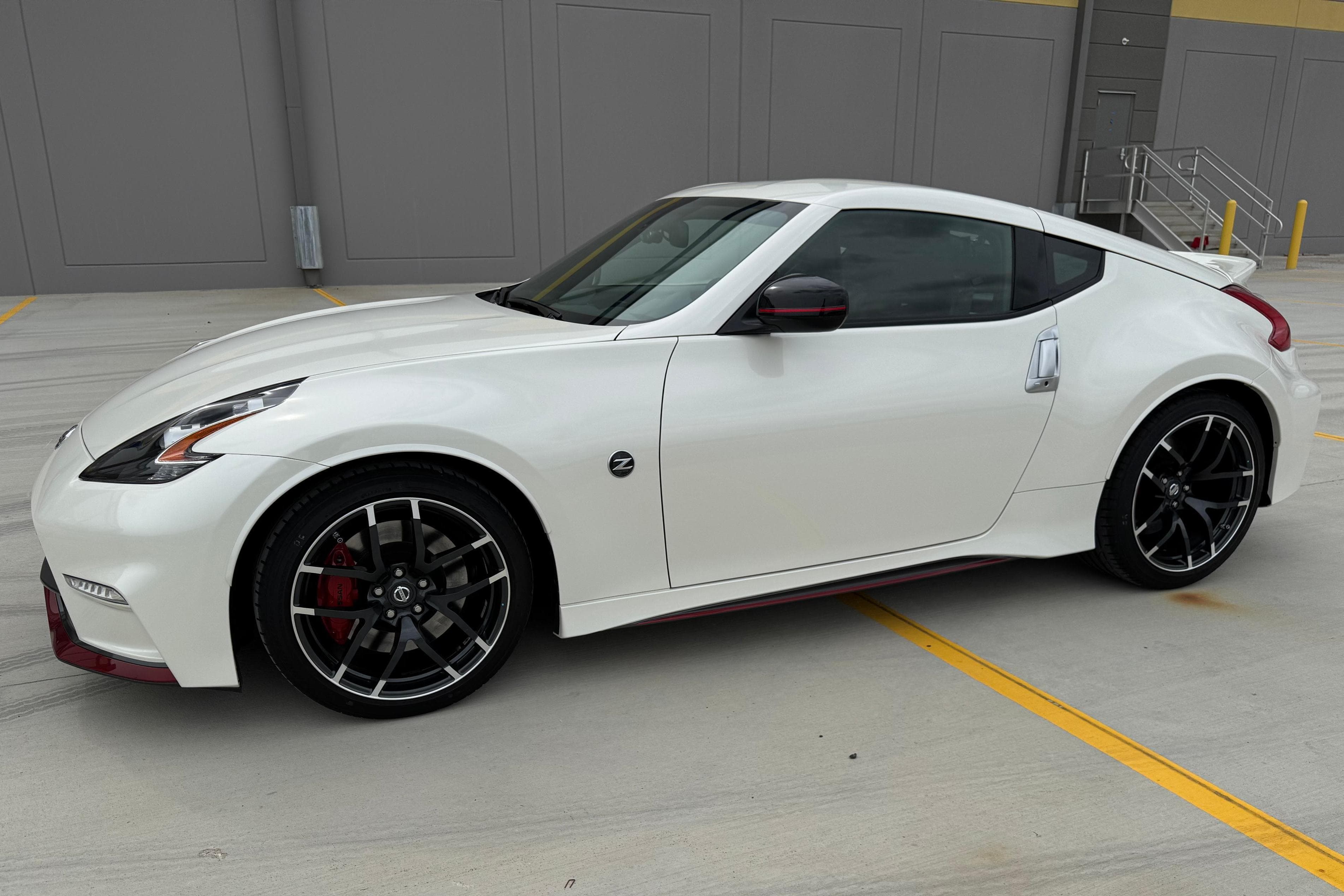2016 Nissan 370Z sold for $32,000