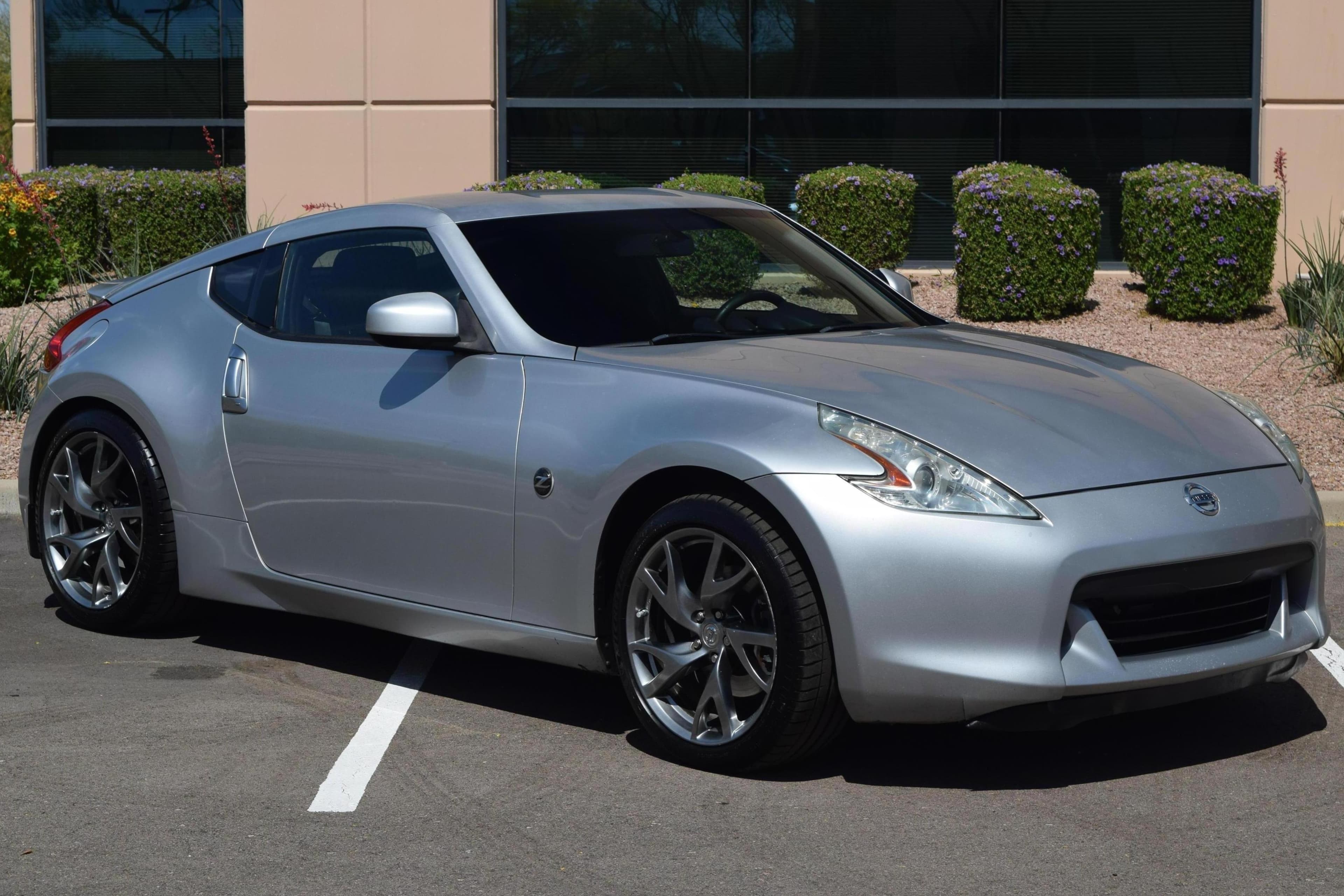 2009 Nissan 370Z sold for $9,900
