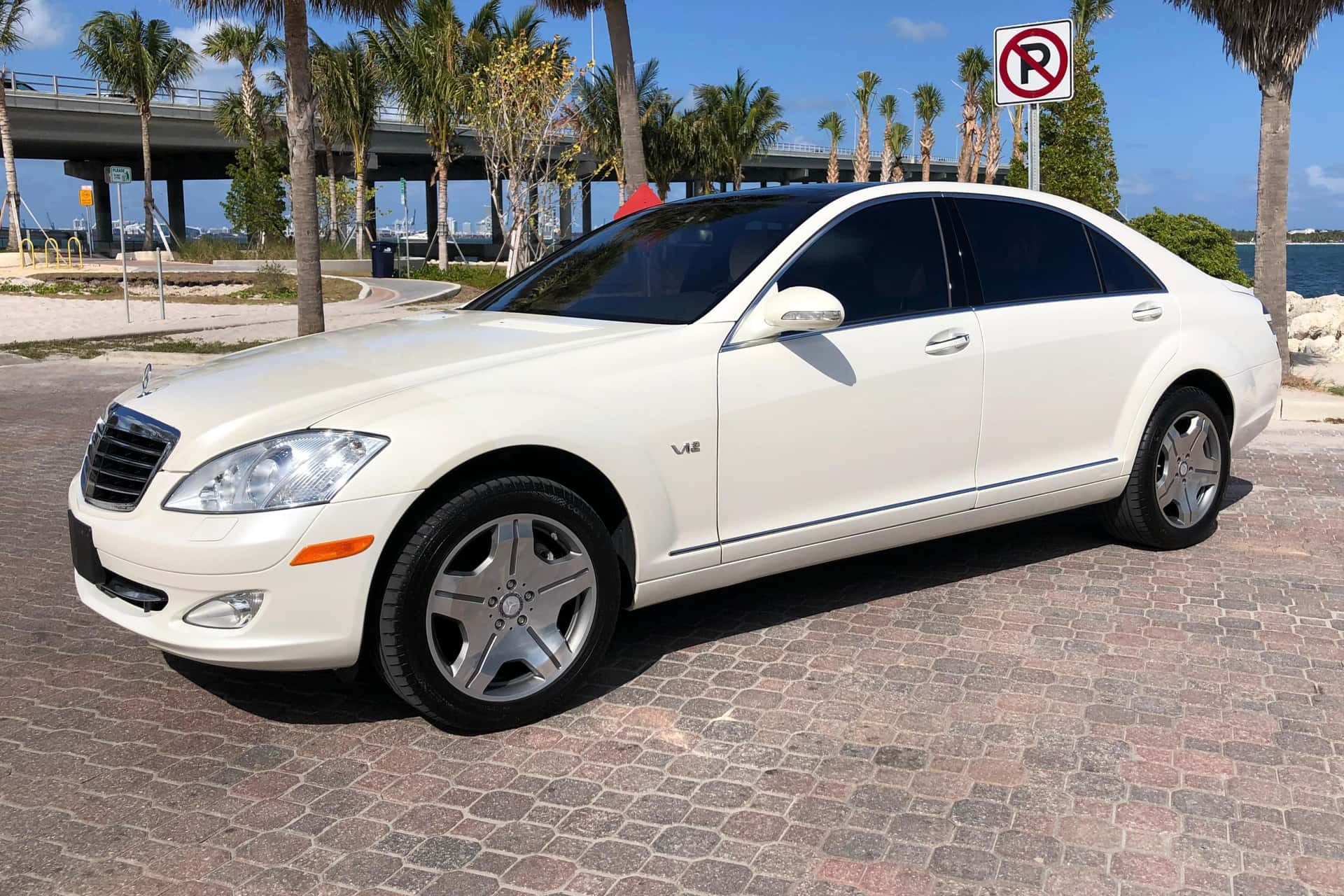 2009 Mercedes-Benz S-Class sold for $14,747