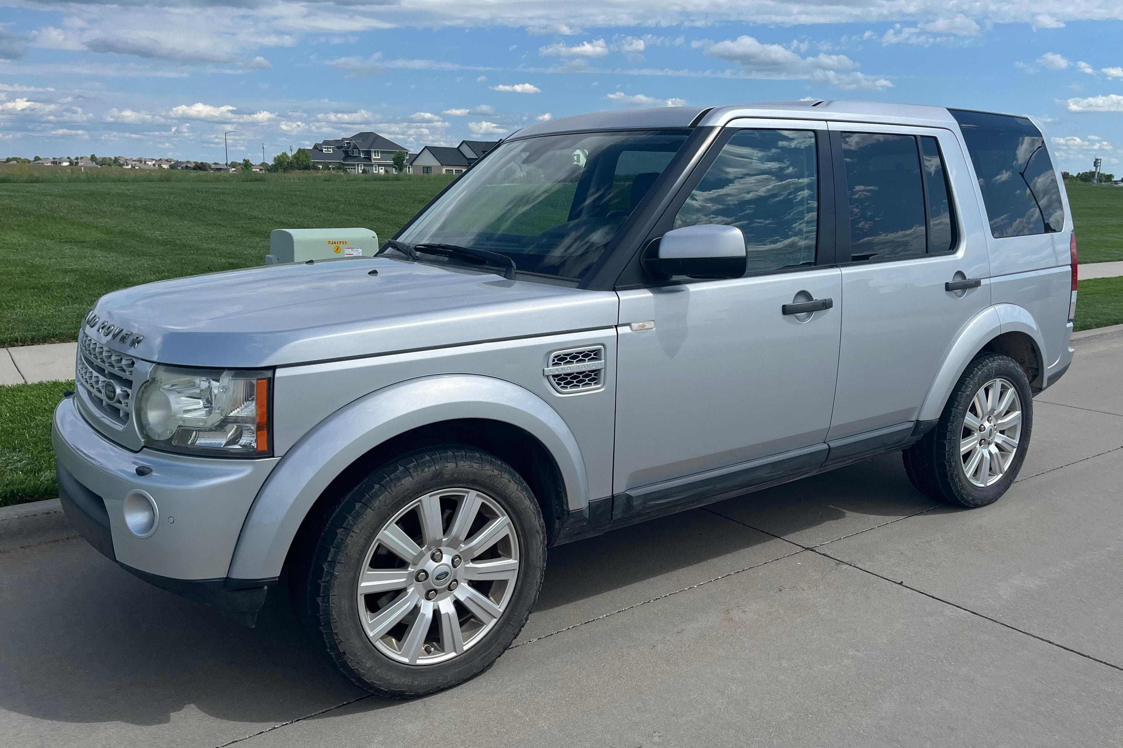 2013 Land Rover LR4 sold for $8,854