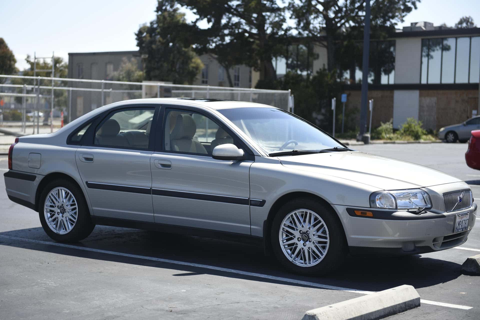 2000 Volvo S80 sold for $8,800