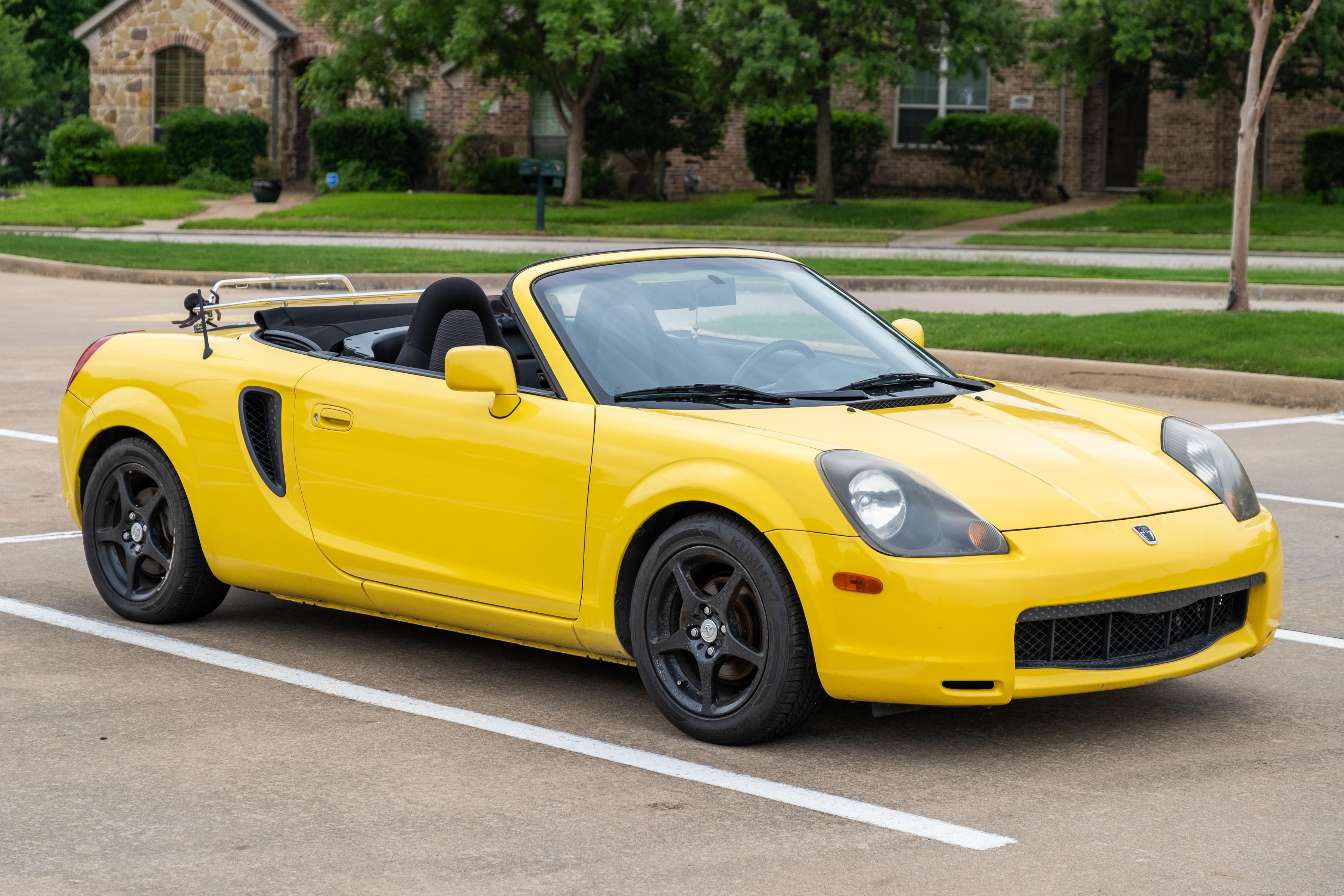 2001 Toyota MR2 Spyder sold for $11,000