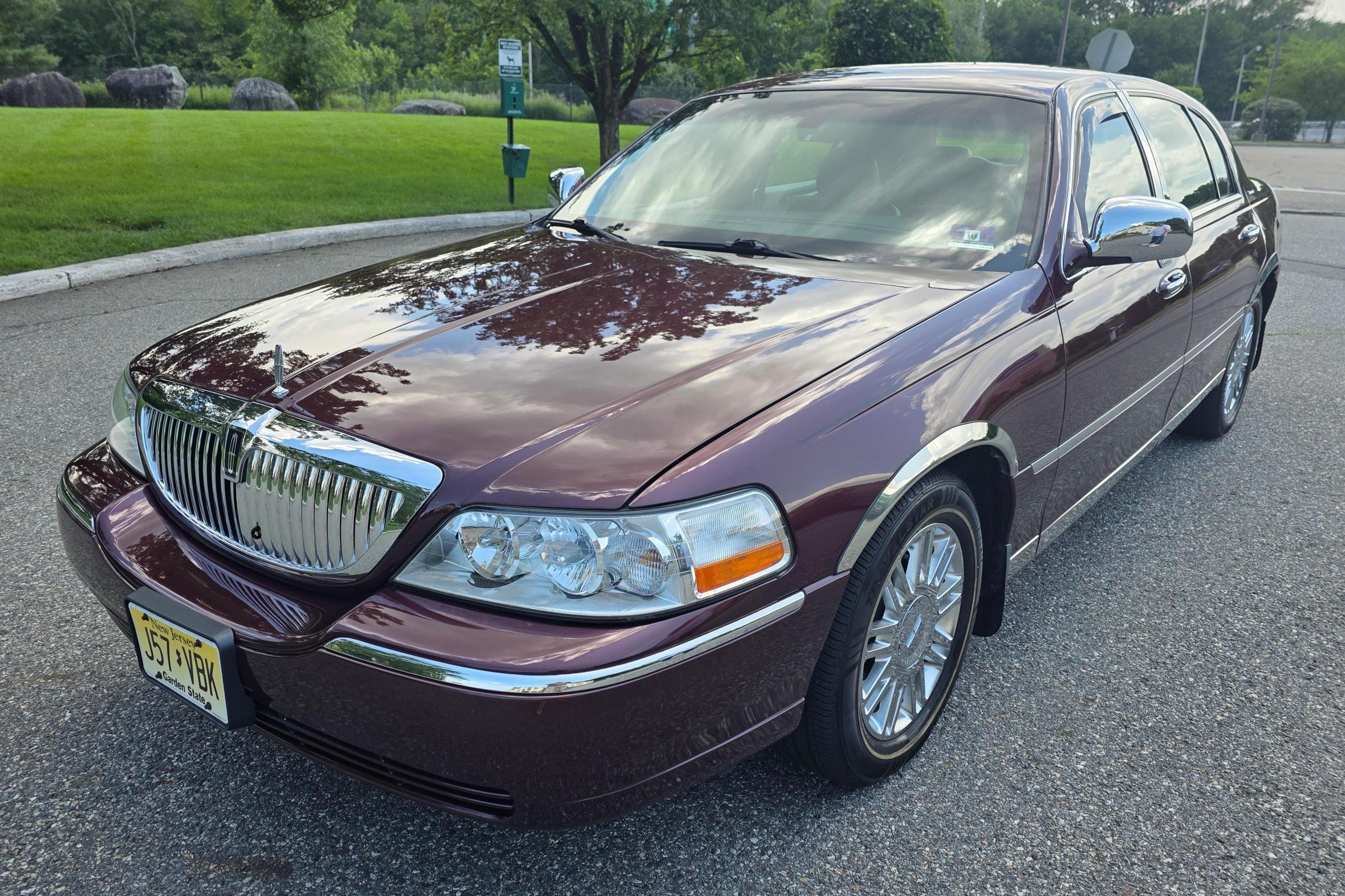 2008 Lincoln Town Car sold for $14,450