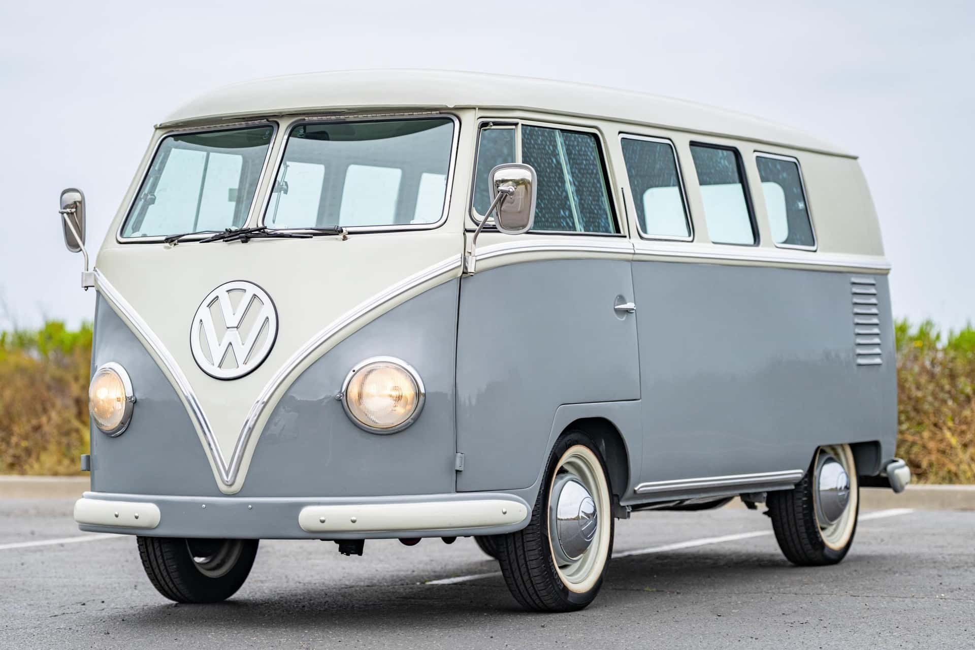 1960 Volkswagen Type 2 sold for $32,000