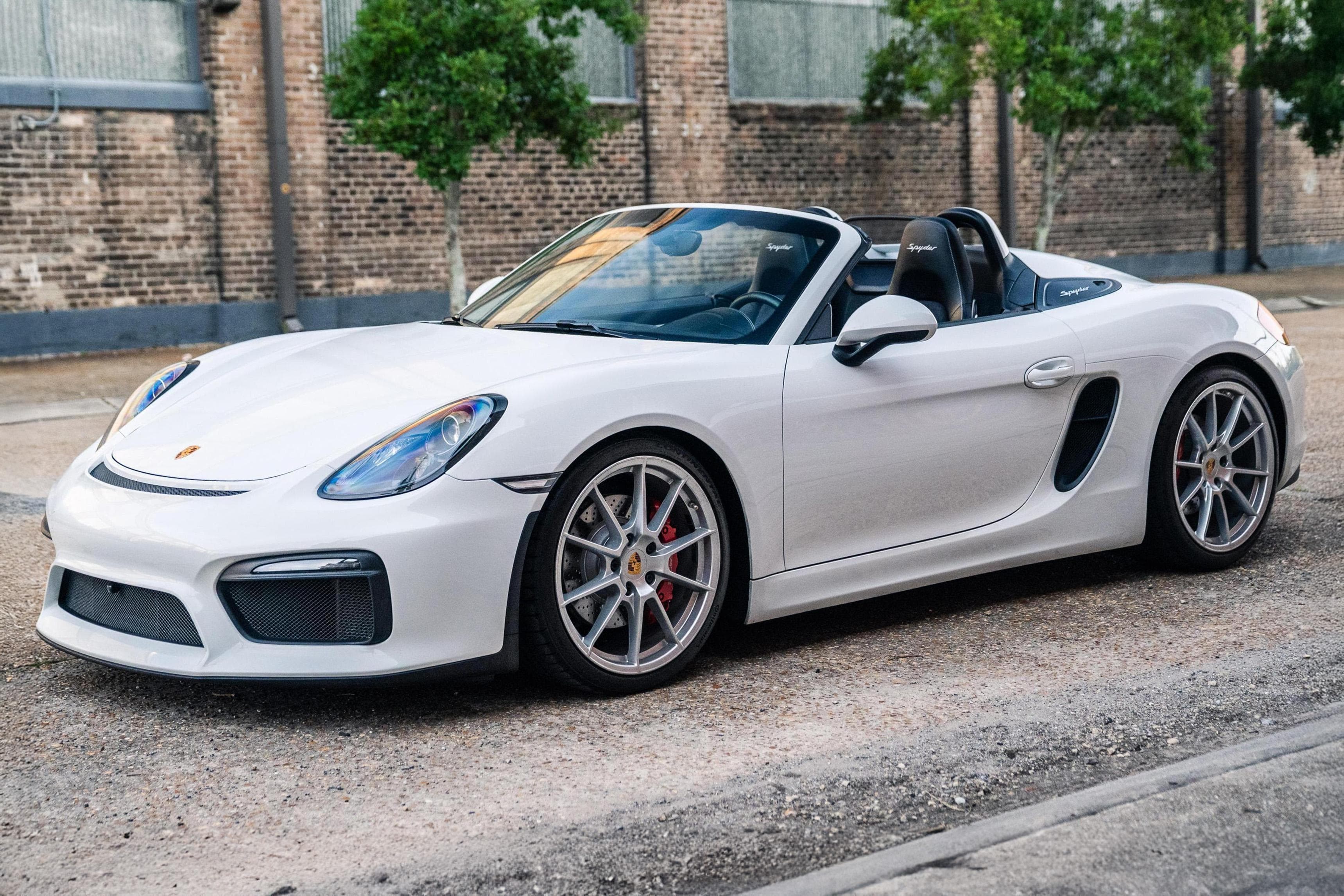 2016 Porsche 981 Boxster sold for $90,981
