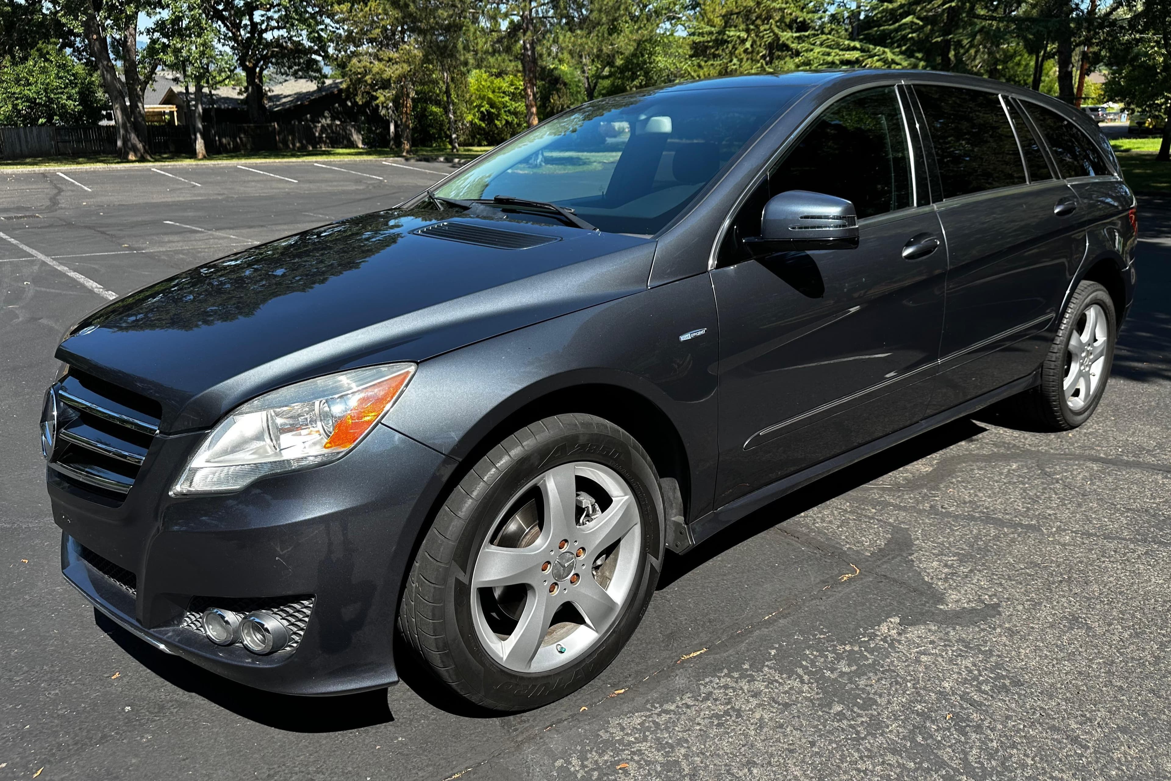 2011 Mercedes-Benz R-Class sold for $12,000