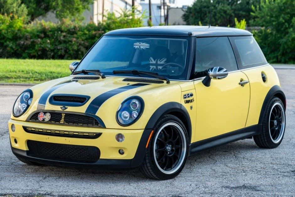 2002 Mini R53 Cooper S sold for $7,705