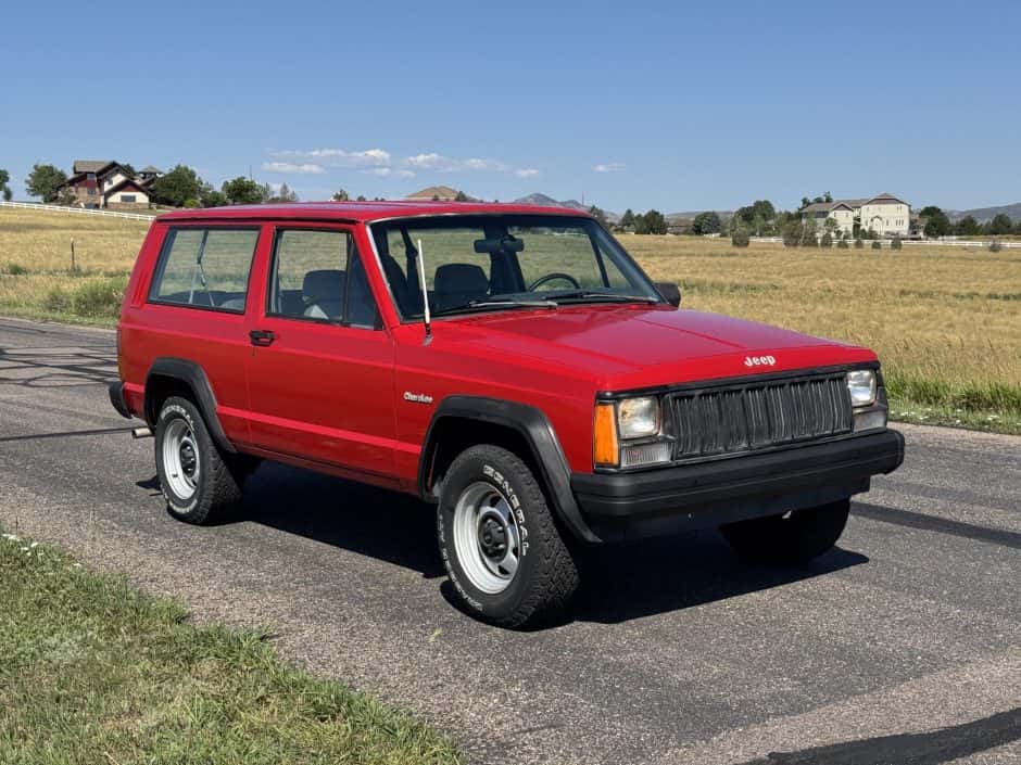 1993 Jeep XJ Cherokee sold for $7,900