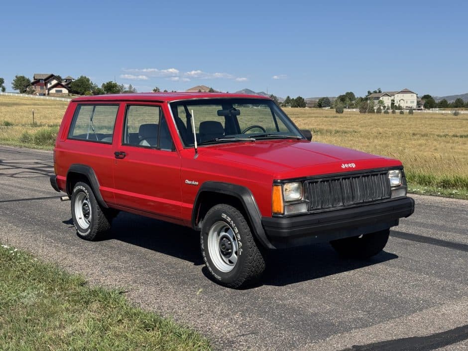 1993 Jeep XJ Cherokee sold for $7,900
