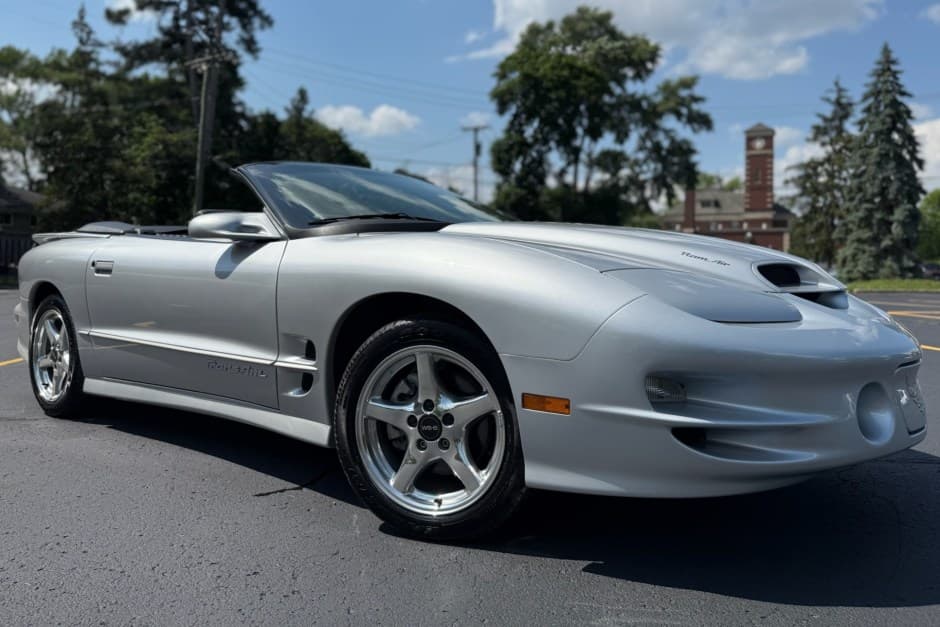 2000 Pontiac Firebird (1993-2002) sold for $30,500