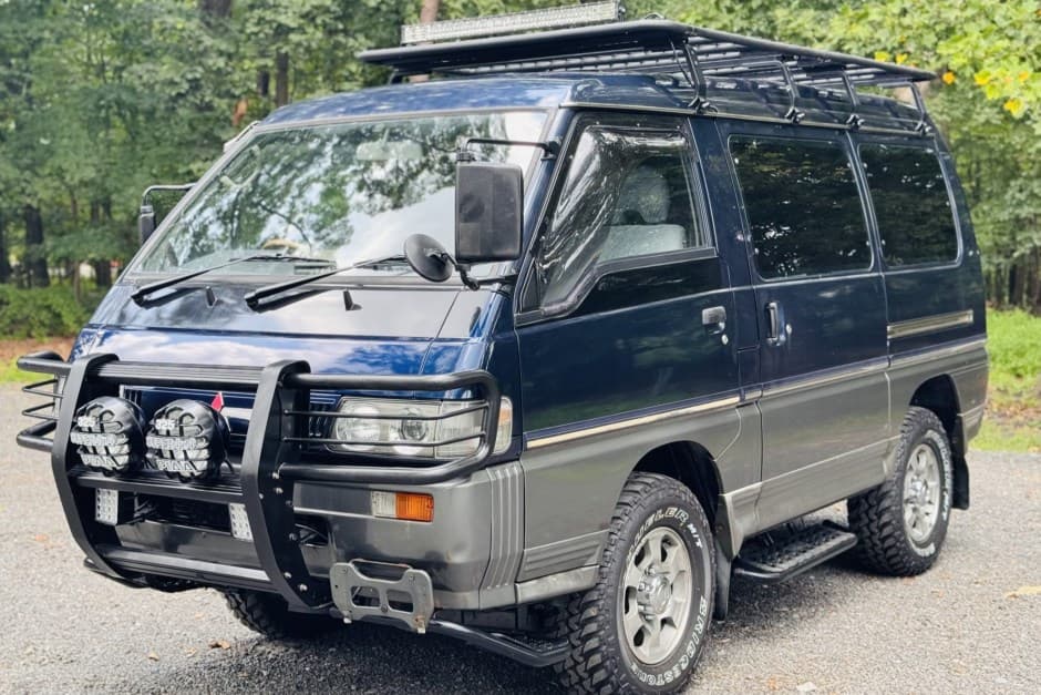 1995 Mitsubishi Delica sold for $10,850