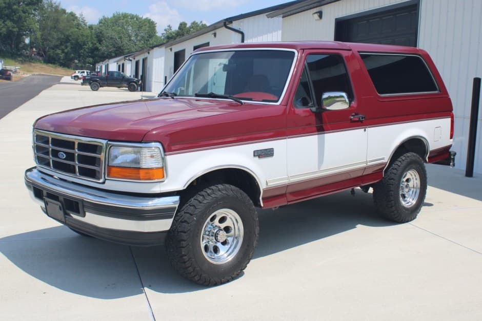 1993 Ford Bronco 4th-5th Generations 1987-1996 sold for $24,500