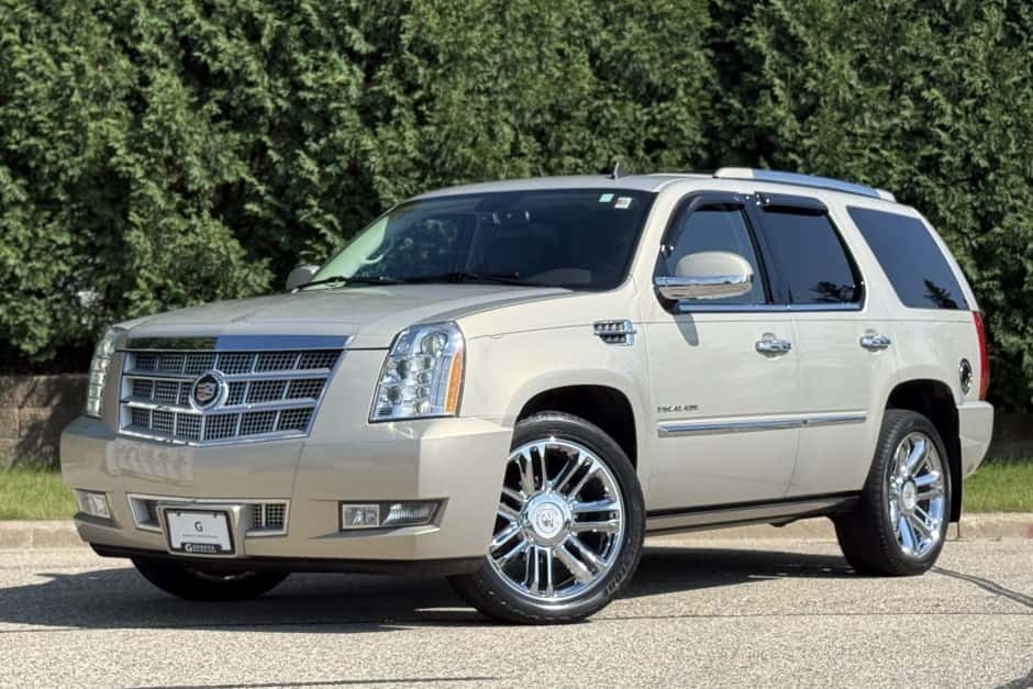 2011 Cadillac Escalade & EXT GMT900 (2007-2014) sold for $25,000