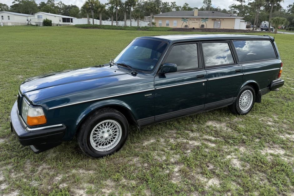 1993 Volvo 240 sold for $4,600