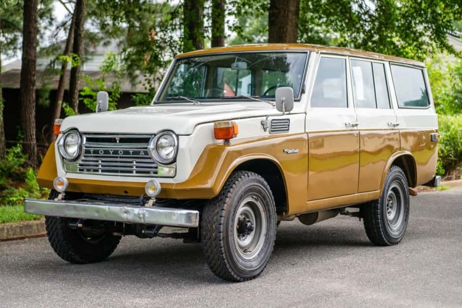 1977 Toyota Land Cruiser FJ55 sold for $20,000