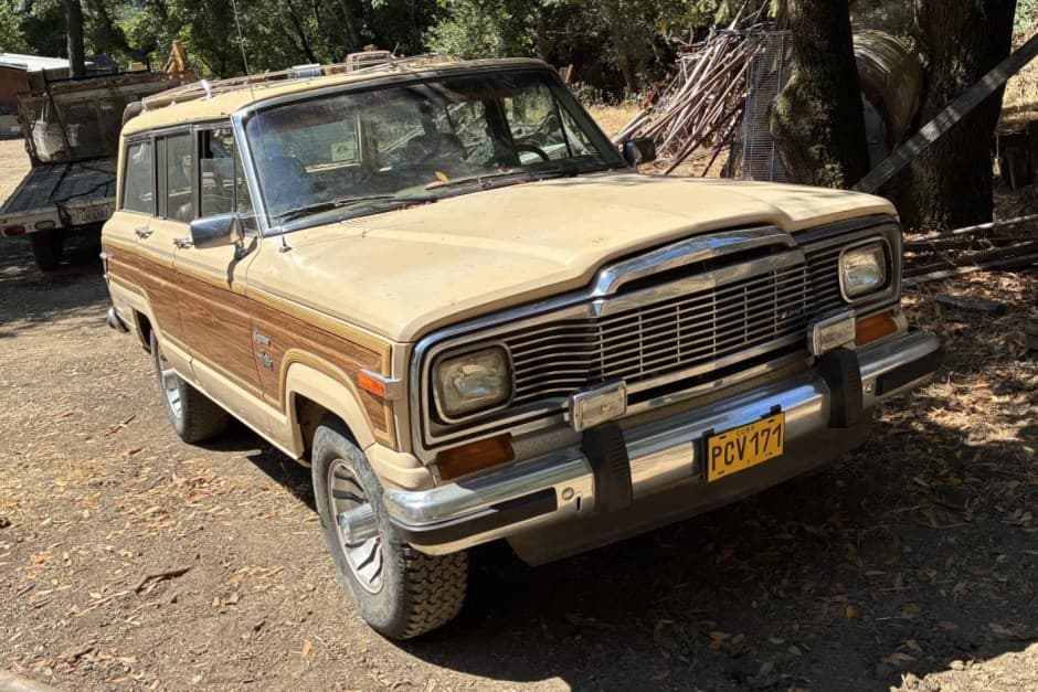 1982 Jeep SJ Wagoneer sold for $6,950