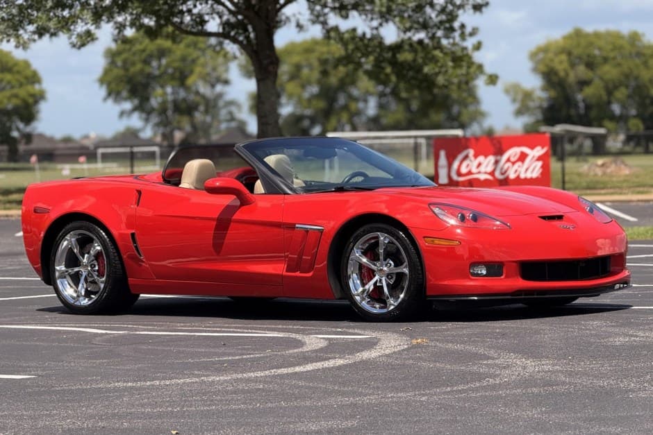 2012 Chevrolet Corvette C6 sold for $34,700