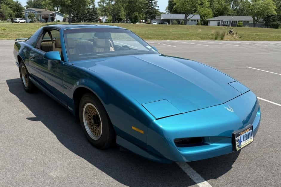 1992 Pontiac Firebird (1982-1992) sold for $6,600