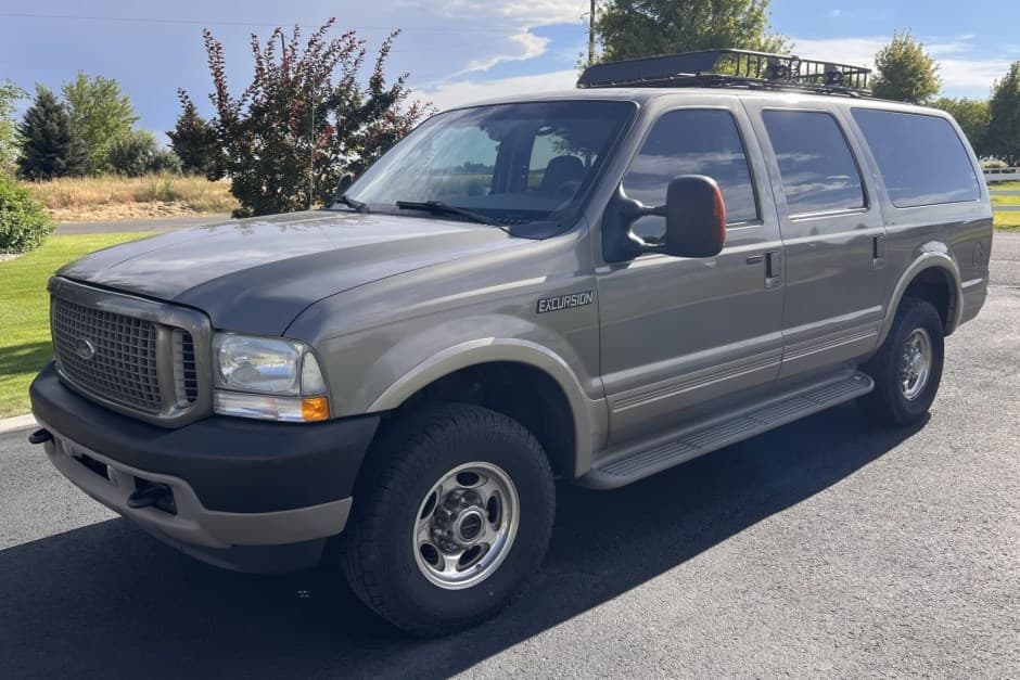 2004 Ford Excursion sold for $9,500