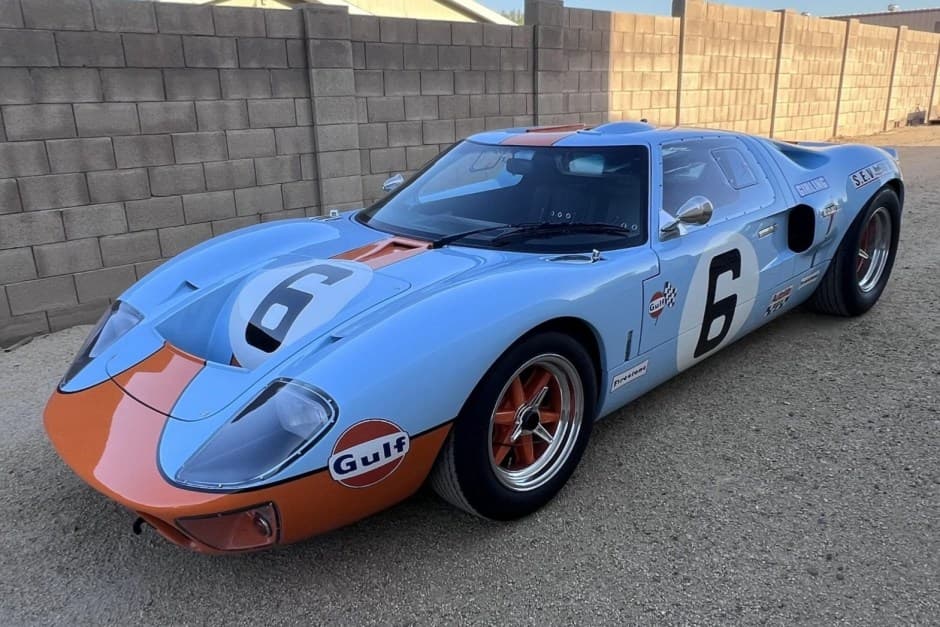 0 Ford GT40 Replica sold for $201,454
