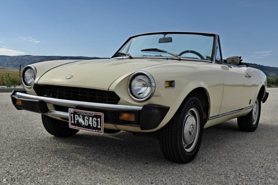 1978 Fiat 124 Spider (1966-1985) sold for $3,600