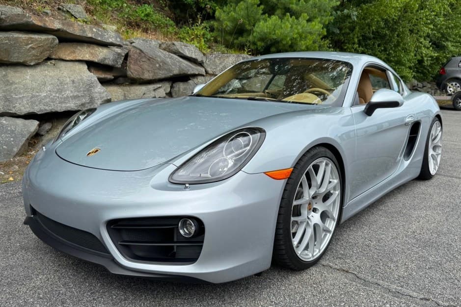 2015 Porsche 981 Cayman sold for $45,000