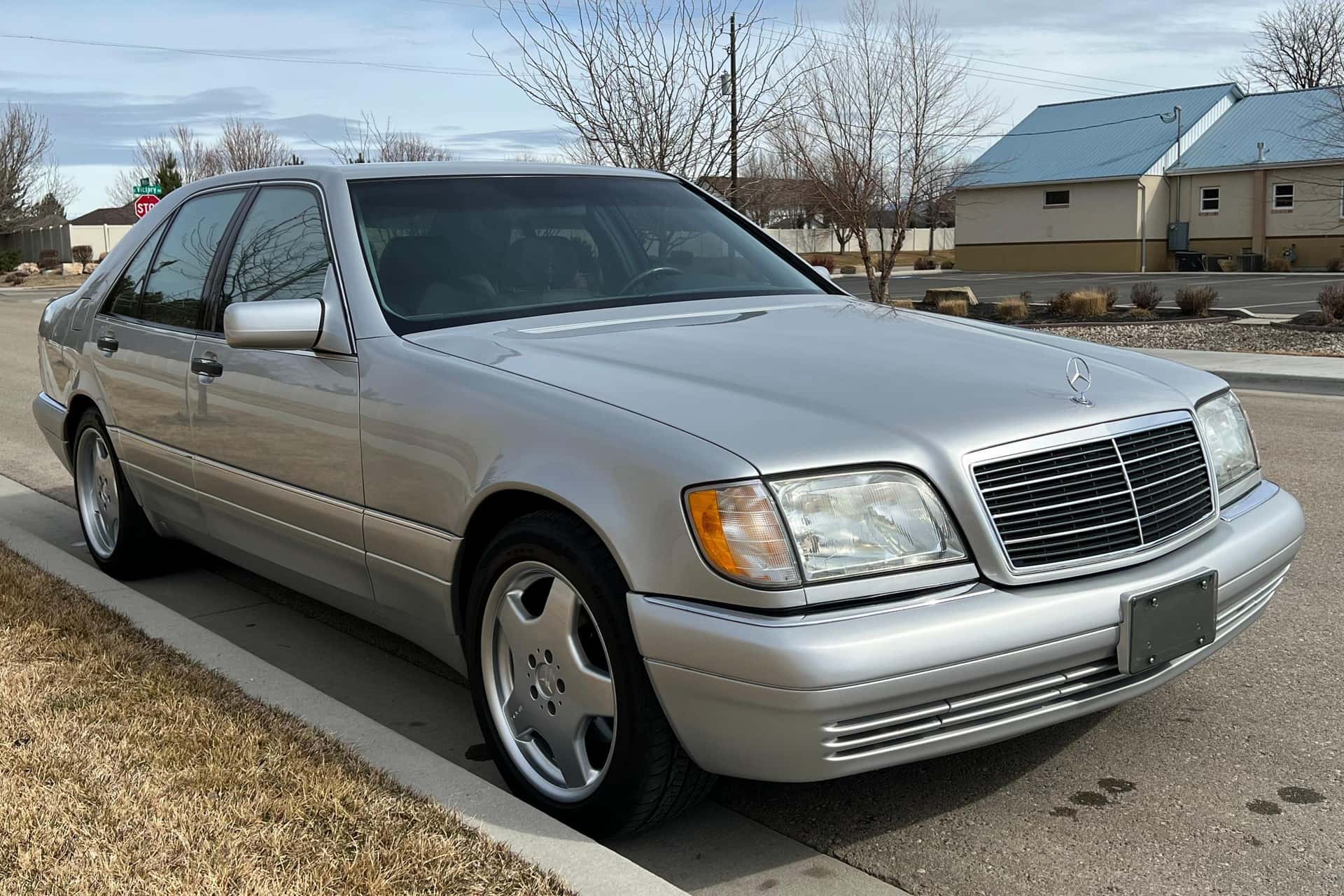 1999 Mercedes-Benz S-Class sold for $15,500