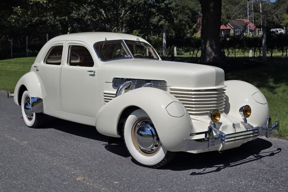 1937 Cord 810/812 sold for $68,000